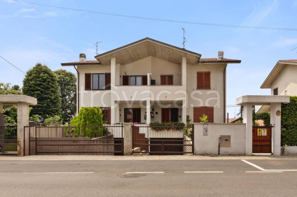 casa indipendente in vendita a Bernareggio in zona Villanova