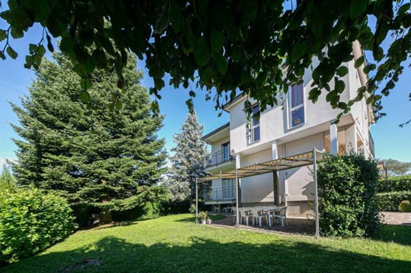 casa indipendente in vendita a Bernareggio