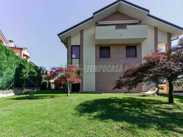 appartamento in vendita a Bernareggio