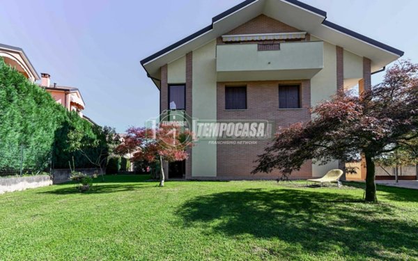 appartamento in vendita a Bernareggio