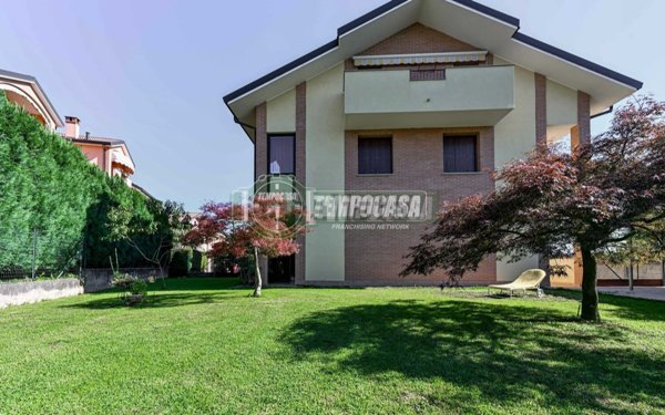 appartamento in vendita a Bernareggio