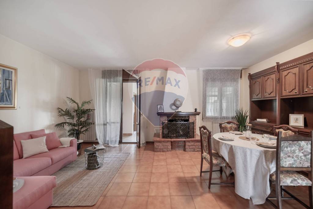 casa indipendente in vendita a Bernareggio