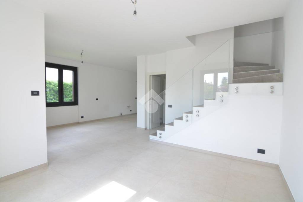 casa indipendente in vendita a Bernareggio