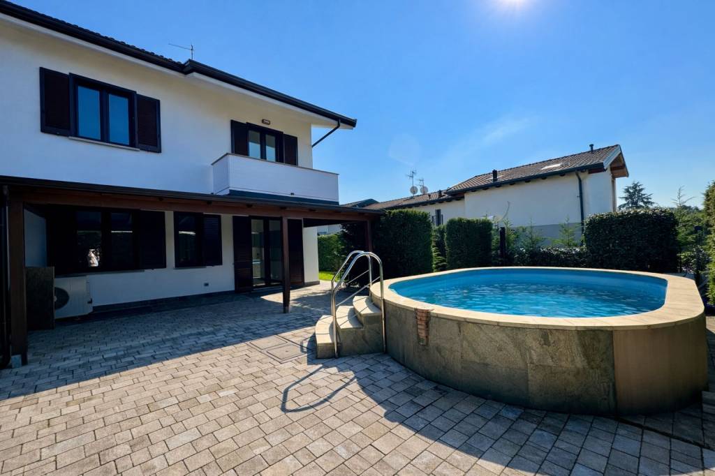 casa indipendente in vendita a Bernareggio