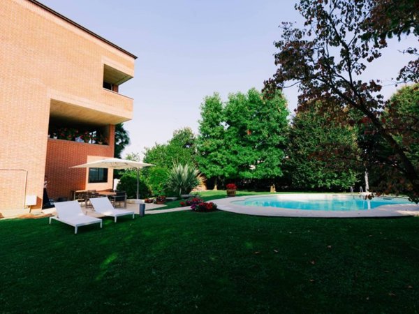 casa indipendente in vendita a Bernareggio