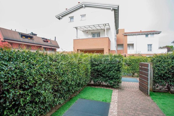 casa indipendente in vendita a Bernareggio