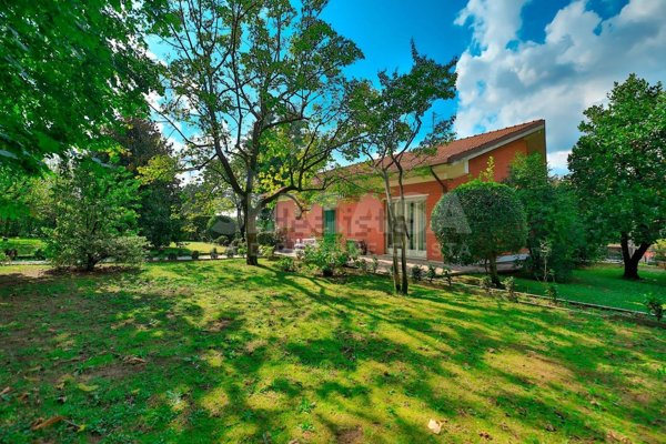 casa indipendente in vendita a Bernareggio