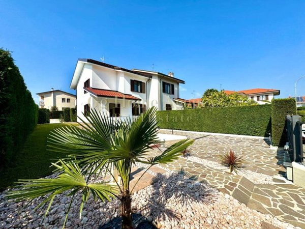 casa indipendente in vendita a Bernareggio