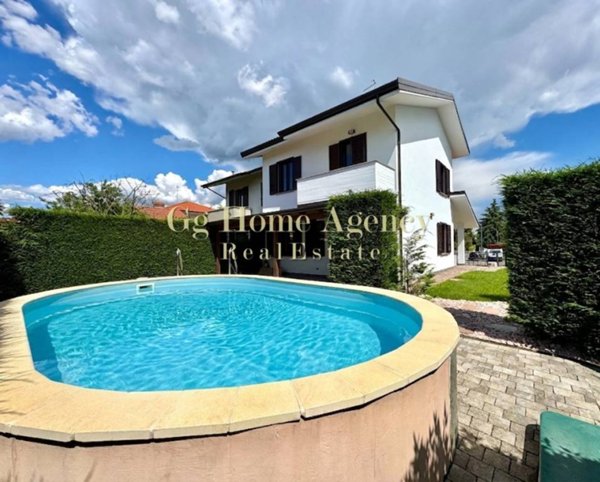 casa indipendente in vendita a Bernareggio