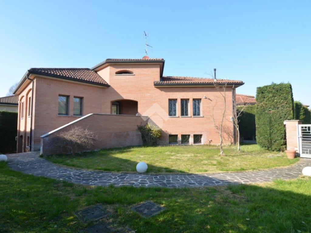 casa indipendente in vendita a Bernareggio