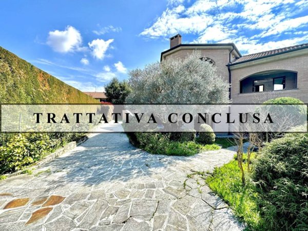 casa indipendente in vendita a Bernareggio