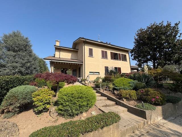 casa indipendente in vendita a Bernareggio