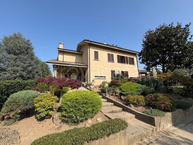 casa indipendente in vendita a Bernareggio