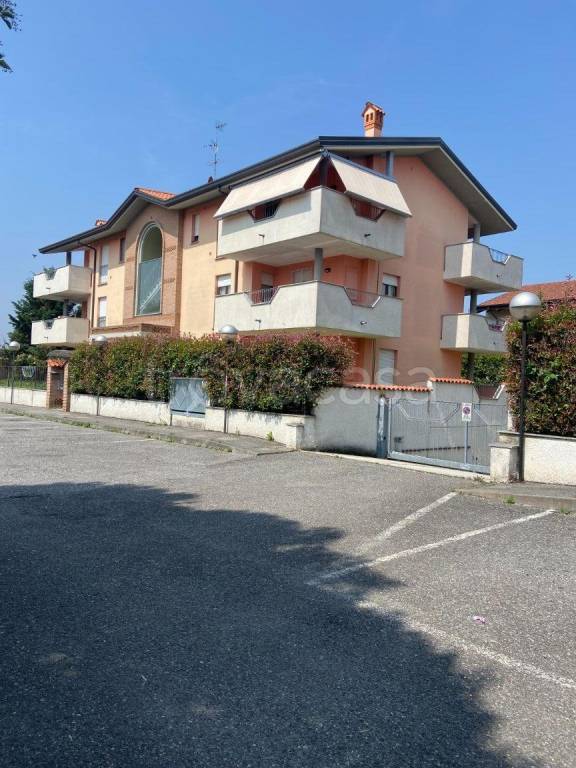 appartamento in vendita a Bernareggio