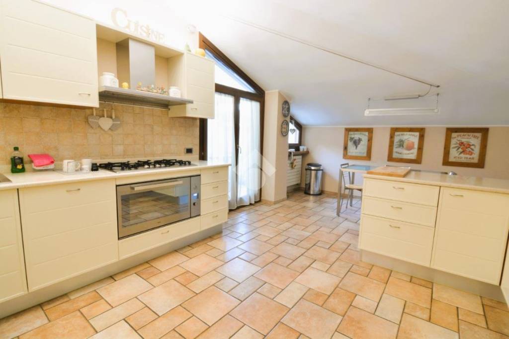 appartamento in vendita a Bernareggio