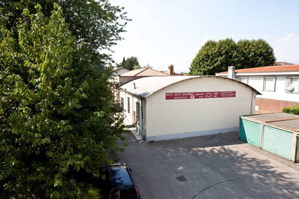 locale commerciale in vendita a Bernareggio