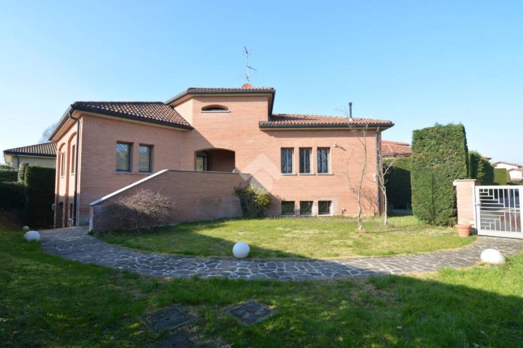 casa indipendente in vendita a Bernareggio