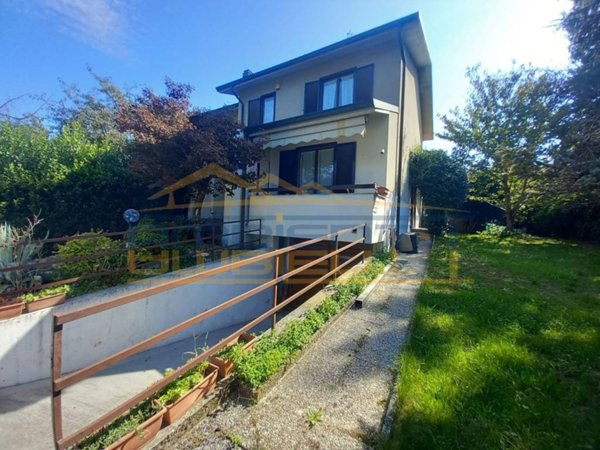 casa indipendente in vendita a Bernareggio