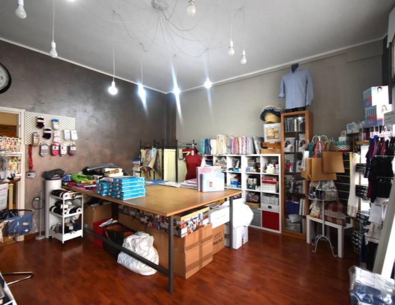 locale commerciale in vendita a Bernareggio