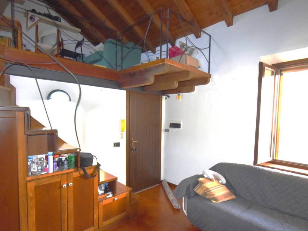 casa indipendente in vendita a Bernareggio