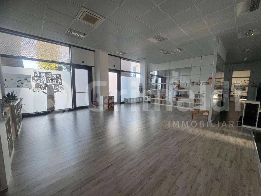 negozio in vendita a Bernareggio