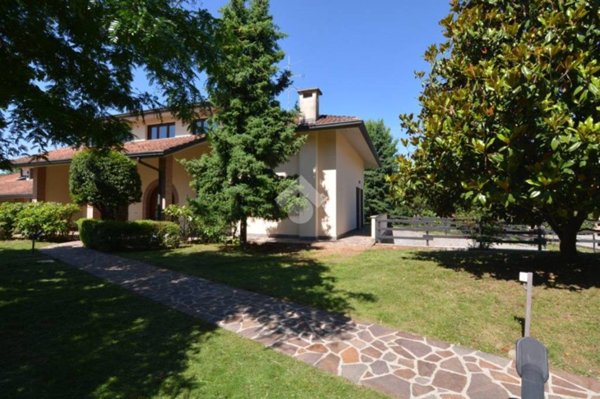 casa indipendente in vendita a Bernareggio