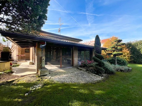 casa indipendente in vendita a Bernareggio