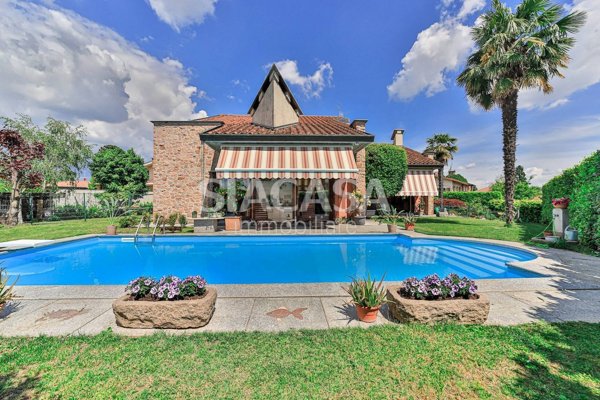 casa indipendente in vendita a Bernareggio