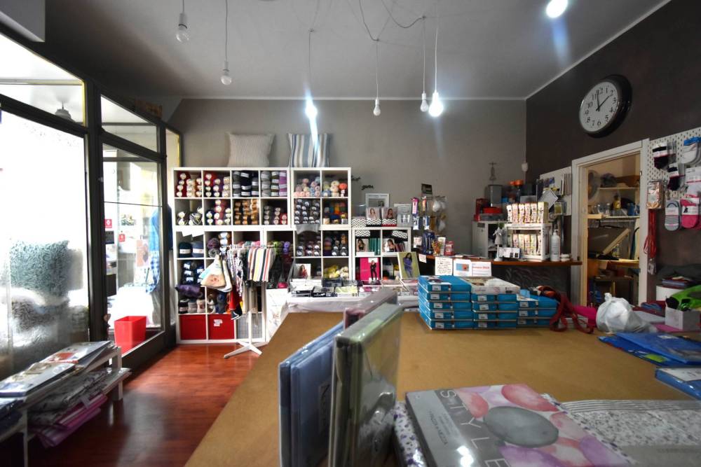 locale commerciale in vendita a Bernareggio