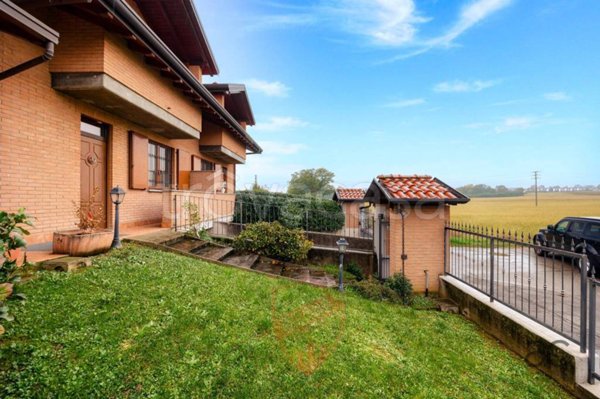 casa indipendente in vendita a Bernareggio in zona Villanova