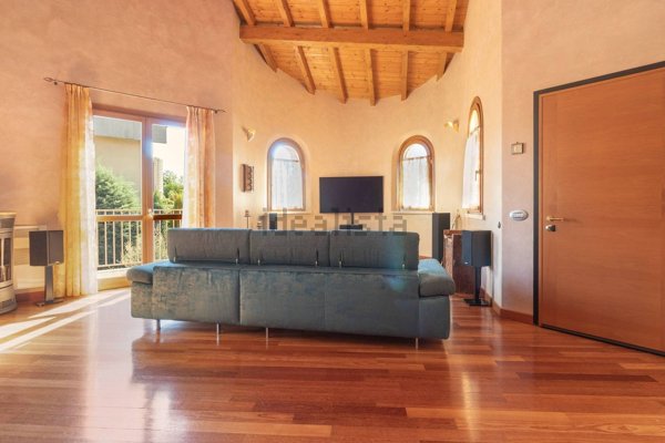 esavano in vendita a Bernareggio