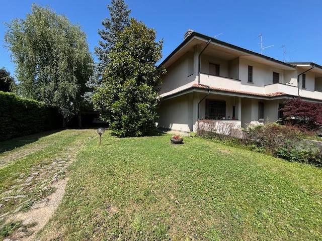 casa indipendente in vendita a Bernareggio