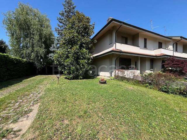 casa indipendente in vendita a Bernareggio