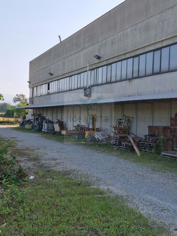 capannone in vendita a Bernareggio