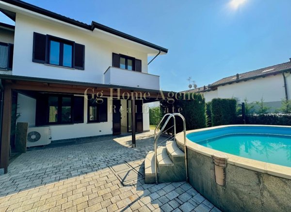 casa indipendente in vendita a Bernareggio