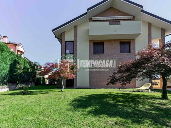 appartamento in vendita a Bernareggio