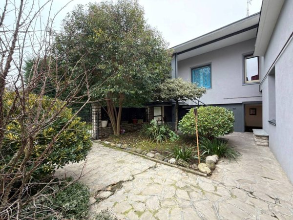casa indipendente in vendita a Bernareggio