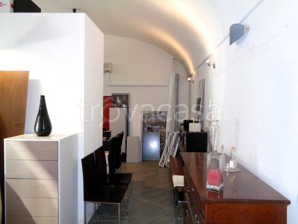 negozio in vendita a Bernareggio