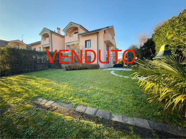 appartamento in vendita a Bernareggio in zona Villanova