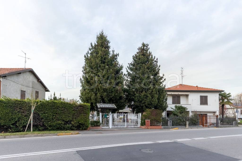 casa indipendente in vendita a Bernareggio