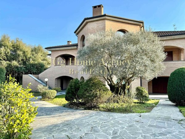 casa indipendente in vendita a Bernareggio