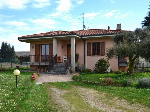 casa indipendente in vendita a Bernareggio