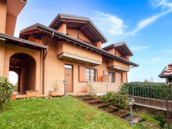 casa indipendente in vendita a Bernareggio in zona Villanova