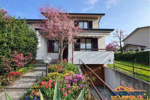 casa indipendente in vendita a Bernareggio
