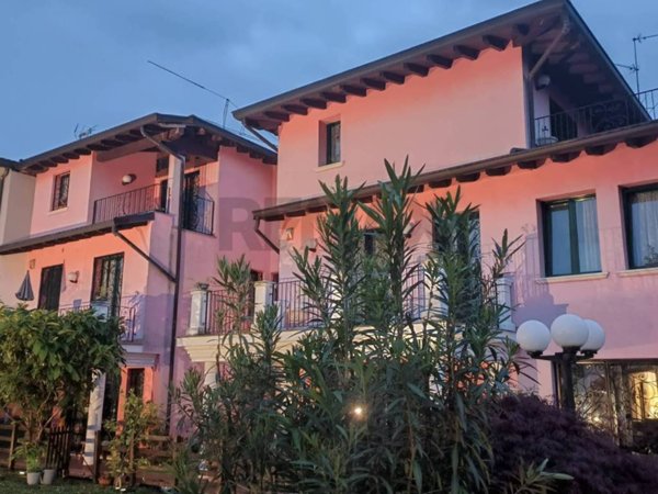 casa indipendente in vendita a Bernareggio