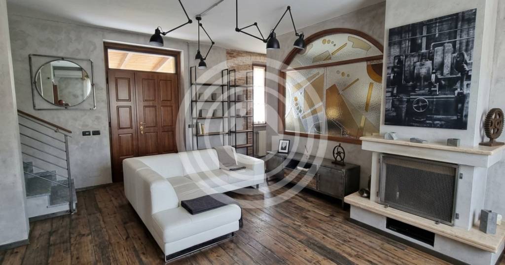 casa indipendente in vendita a Bernareggio