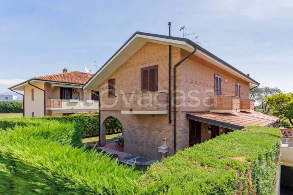 casa indipendente in vendita a Bernareggio
