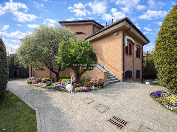 casa indipendente in vendita a Bernareggio