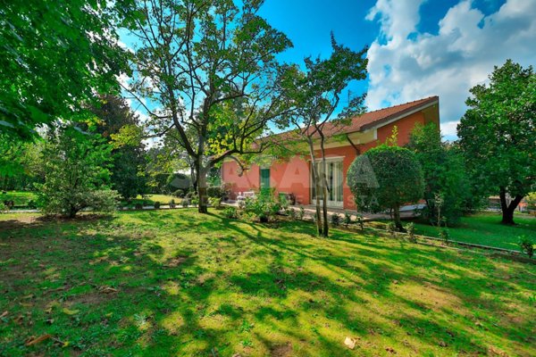 casa indipendente in vendita a Bernareggio