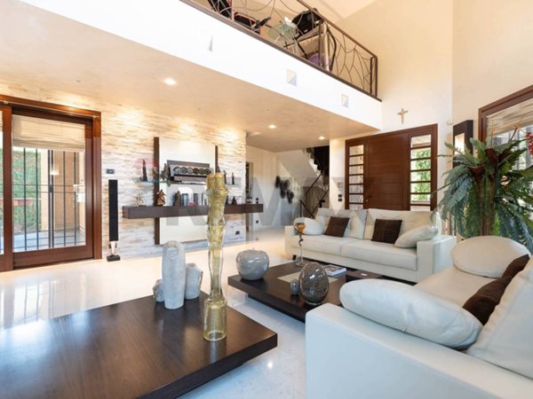 casa indipendente in vendita a Bernareggio